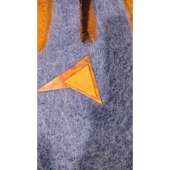 Heavy Felted Wool Bucket Bag, 2 Interior Pockets, Magnetic Closure - Picture 2 of 6